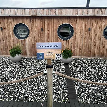 Humberston Boathouse Lodge & Hot Tub - Cleethorpes Beach Cabin Chalet Exterior foto