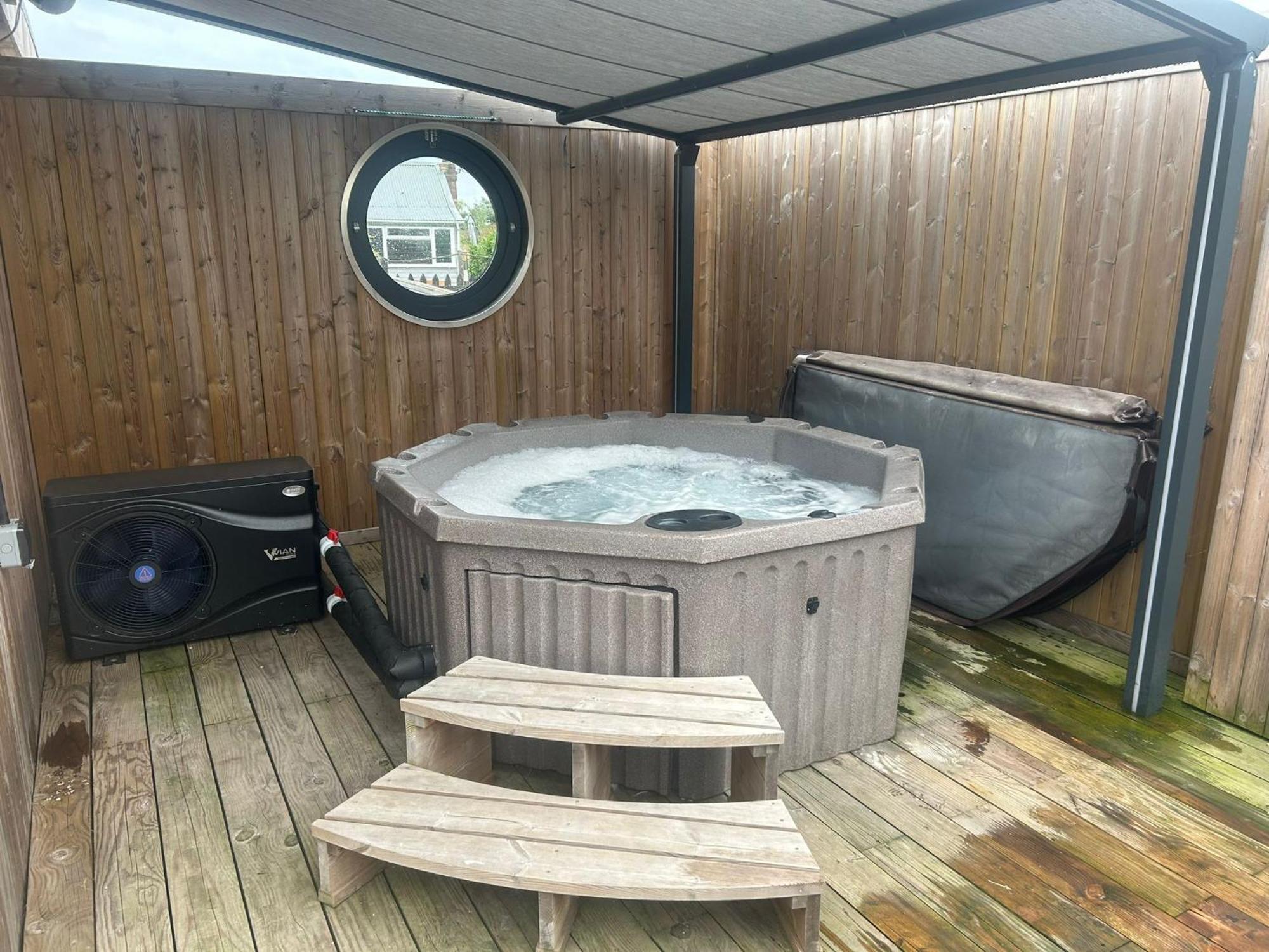 Humberston Boathouse Lodge & Hot Tub - Cleethorpes Beach Cabin Chalet Exterior foto